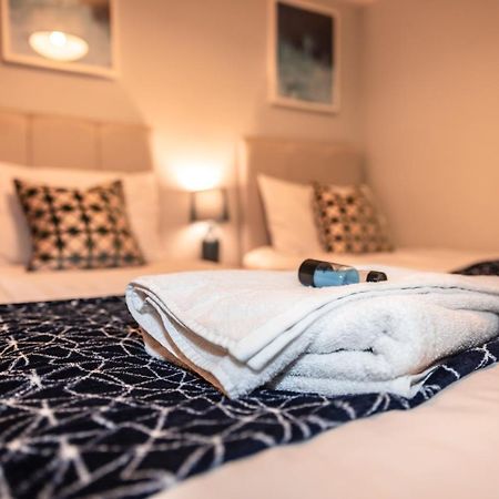 Best Price! Perfect Gunwharf Accommodation - 5 Single Beds Or Kingsize Free Parking Portsmouth Zewnętrze zdjęcie