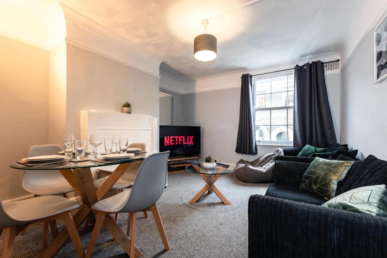 Best Price! Perfect Gunwharf Accommodation - 5 Single Beds Or Kingsize Free Parking Portsmouth Zewnętrze zdjęcie