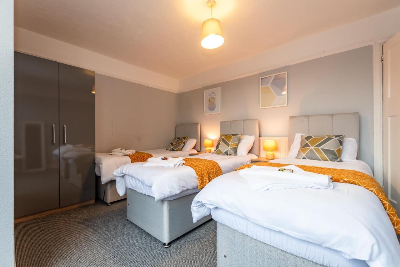 Best Price! Perfect Gunwharf Accommodation - 5 Single Beds Or Kingsize Free Parking Portsmouth Zewnętrze zdjęcie