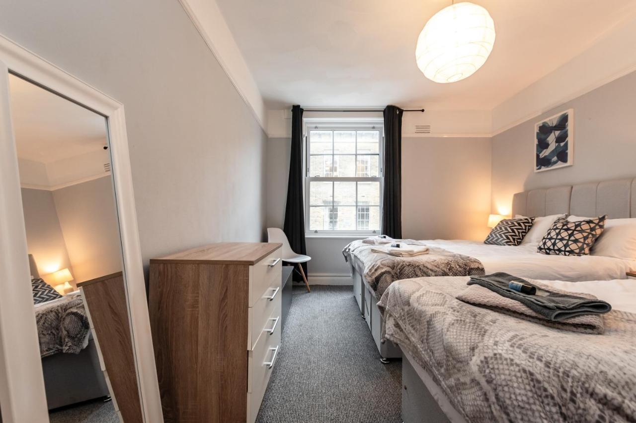 Best Price! Perfect Gunwharf Accommodation - 5 Single Beds Or Kingsize Free Parking Portsmouth Zewnętrze zdjęcie