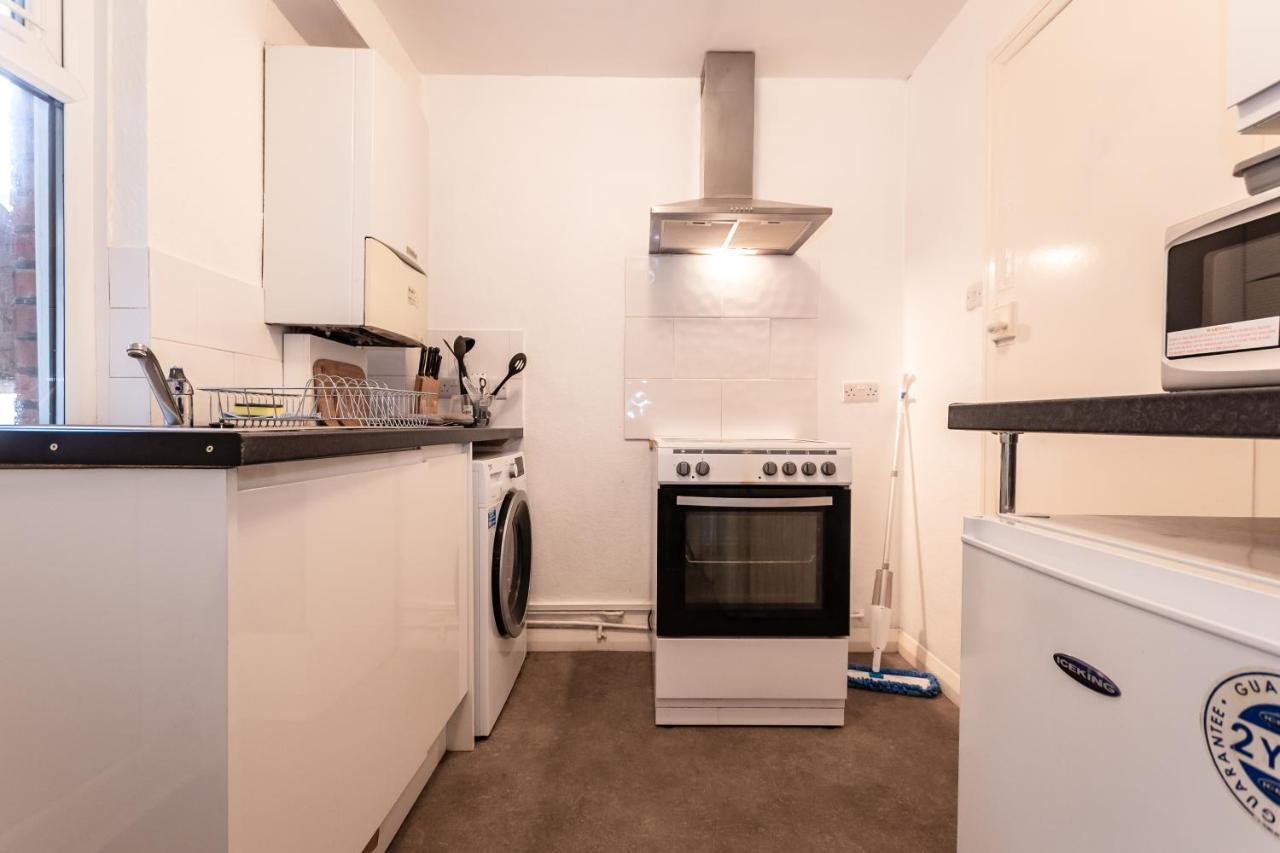 Best Price! Perfect Gunwharf Accommodation - 5 Single Beds Or Kingsize Free Parking Portsmouth Zewnętrze zdjęcie