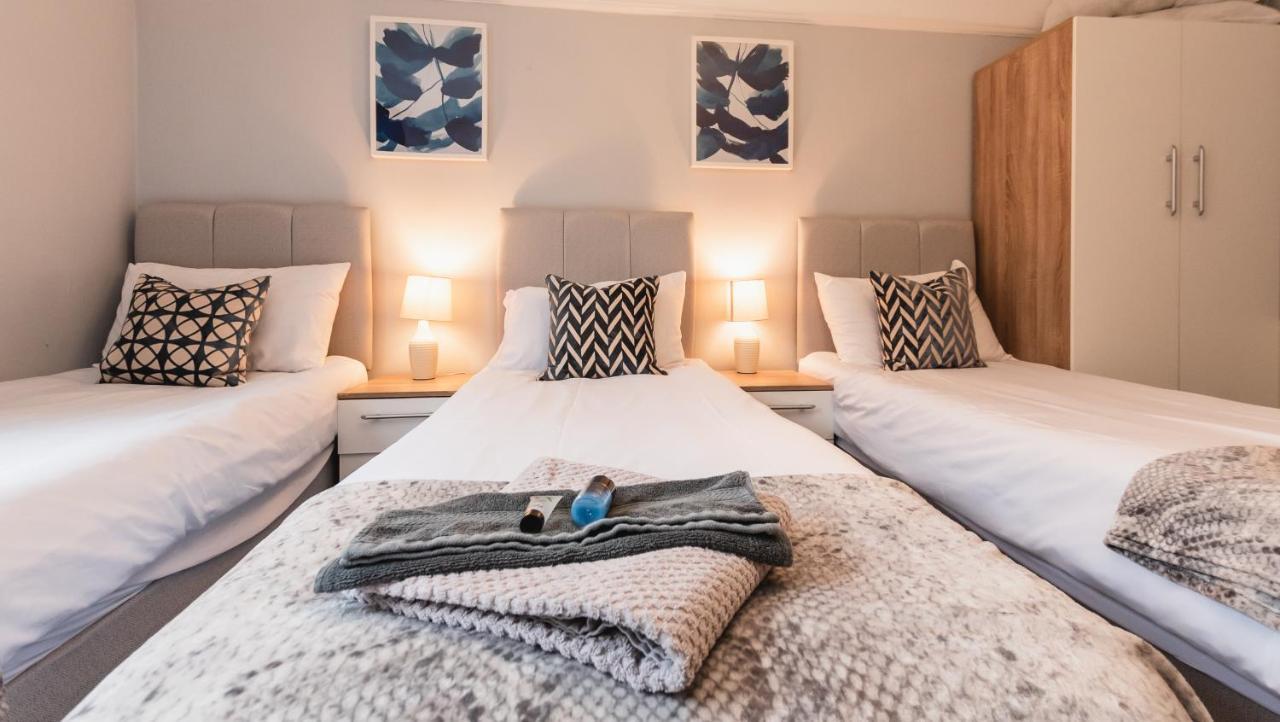 Best Price! Perfect Gunwharf Accommodation - 5 Single Beds Or Kingsize Free Parking Portsmouth Zewnętrze zdjęcie