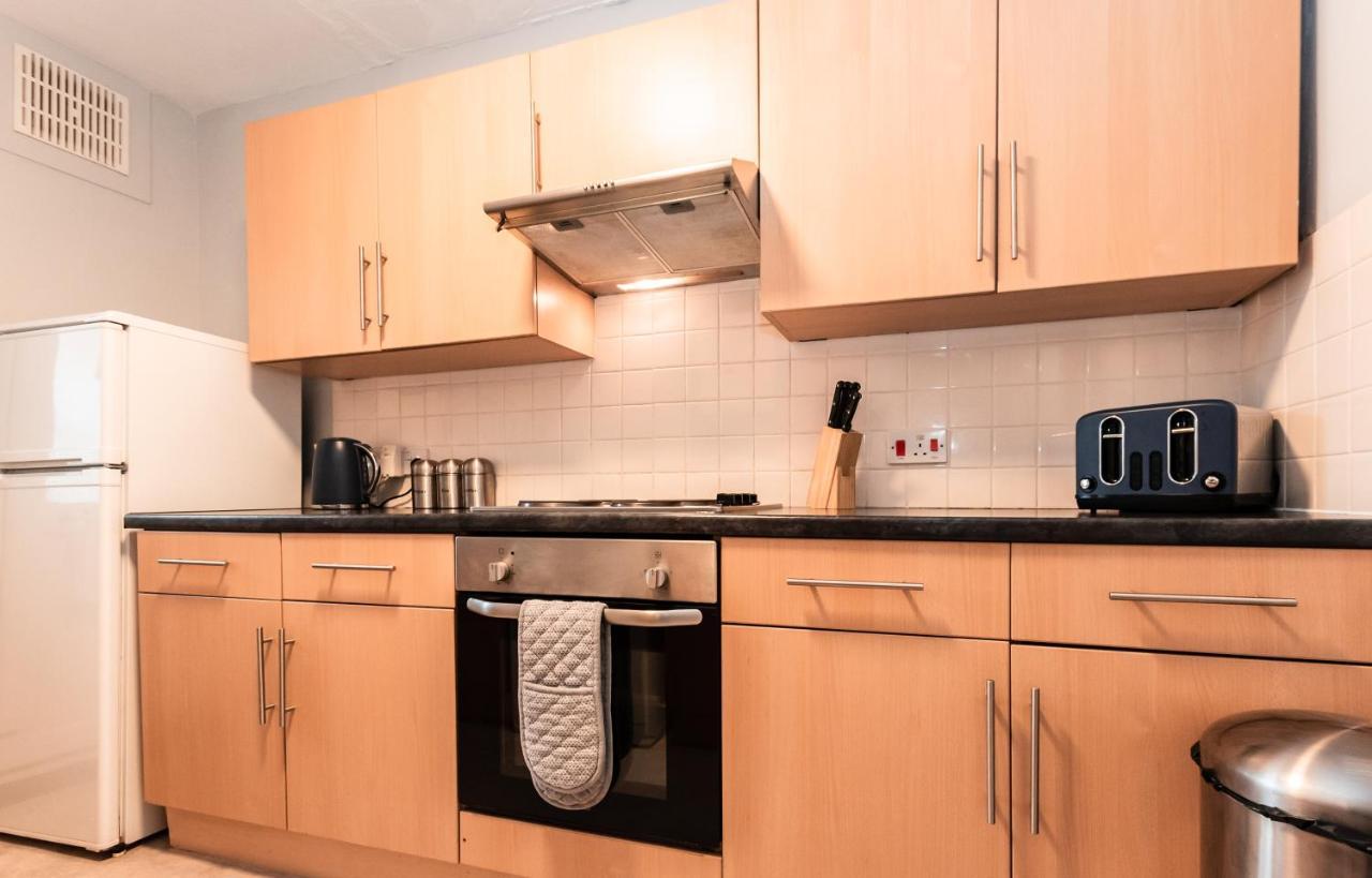 Best Price! Perfect Gunwharf Accommodation - 5 Single Beds Or Kingsize Free Parking Portsmouth Zewnętrze zdjęcie