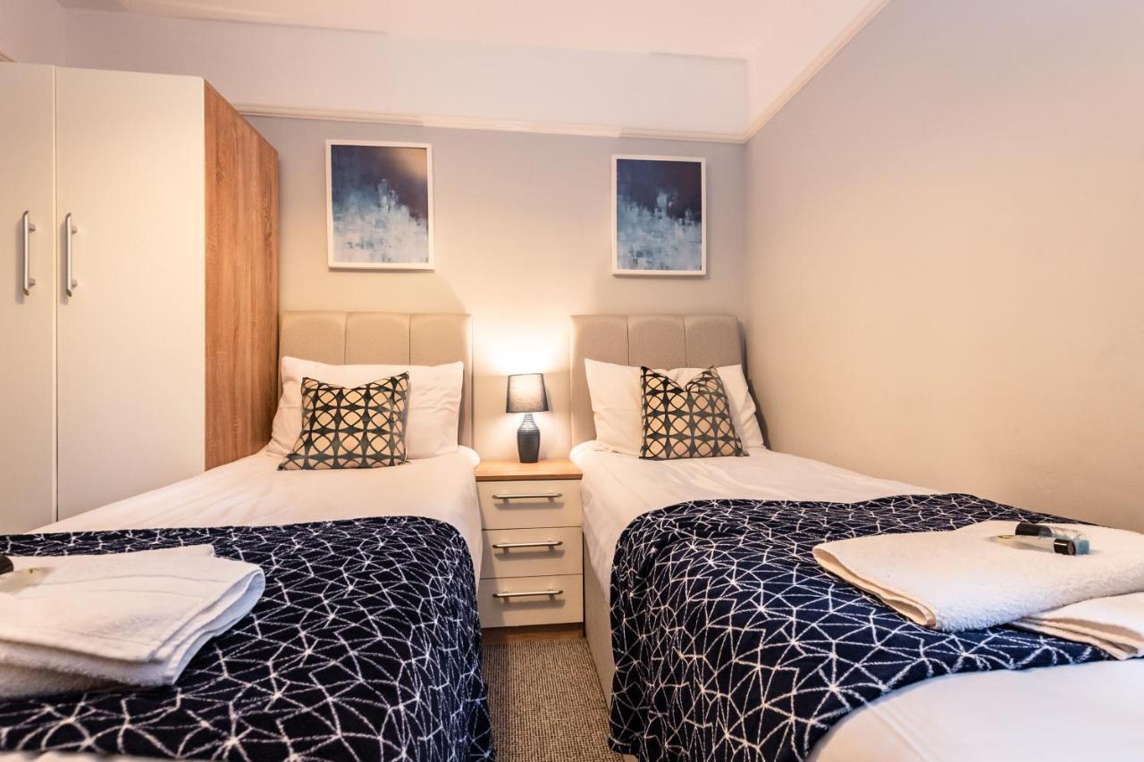 Best Price! Perfect Gunwharf Accommodation - 5 Single Beds Or Kingsize Free Parking Portsmouth Zewnętrze zdjęcie