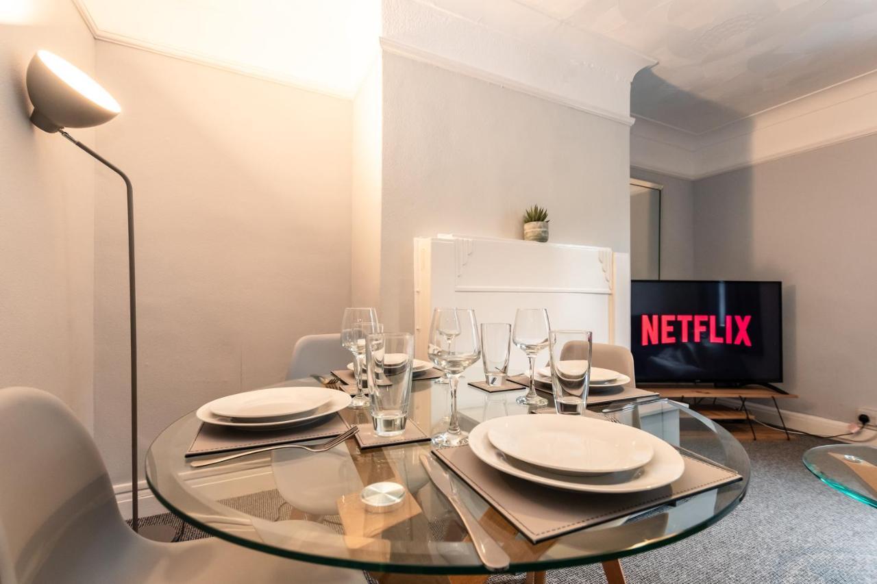 Best Price! Perfect Gunwharf Accommodation - 5 Single Beds Or Kingsize Free Parking Portsmouth Zewnętrze zdjęcie